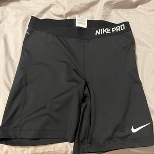 Workout Nike spandex above knee